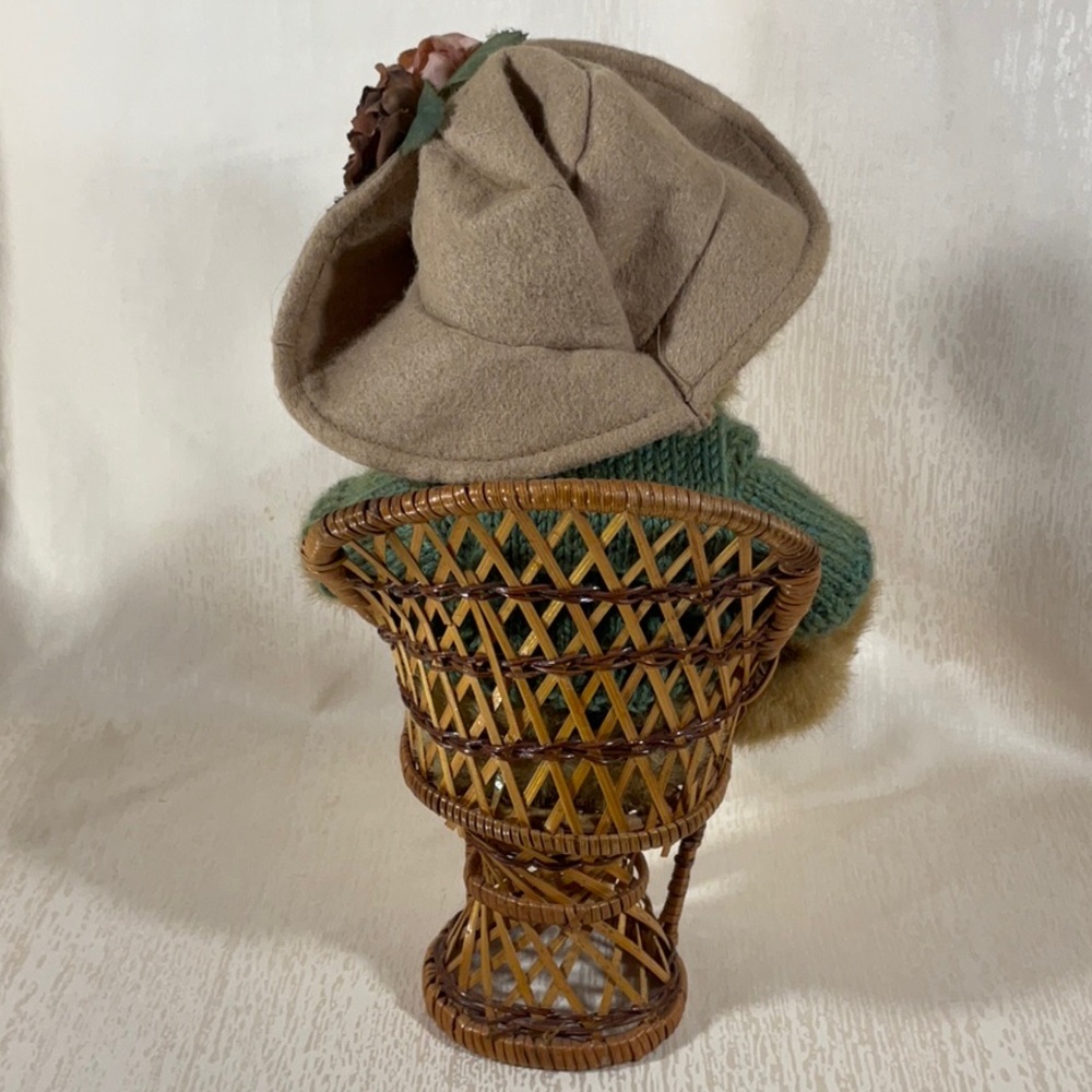 Boyd’s Bear Mrs Trumbull w/ Wicker Chair - Picture 4 of 13